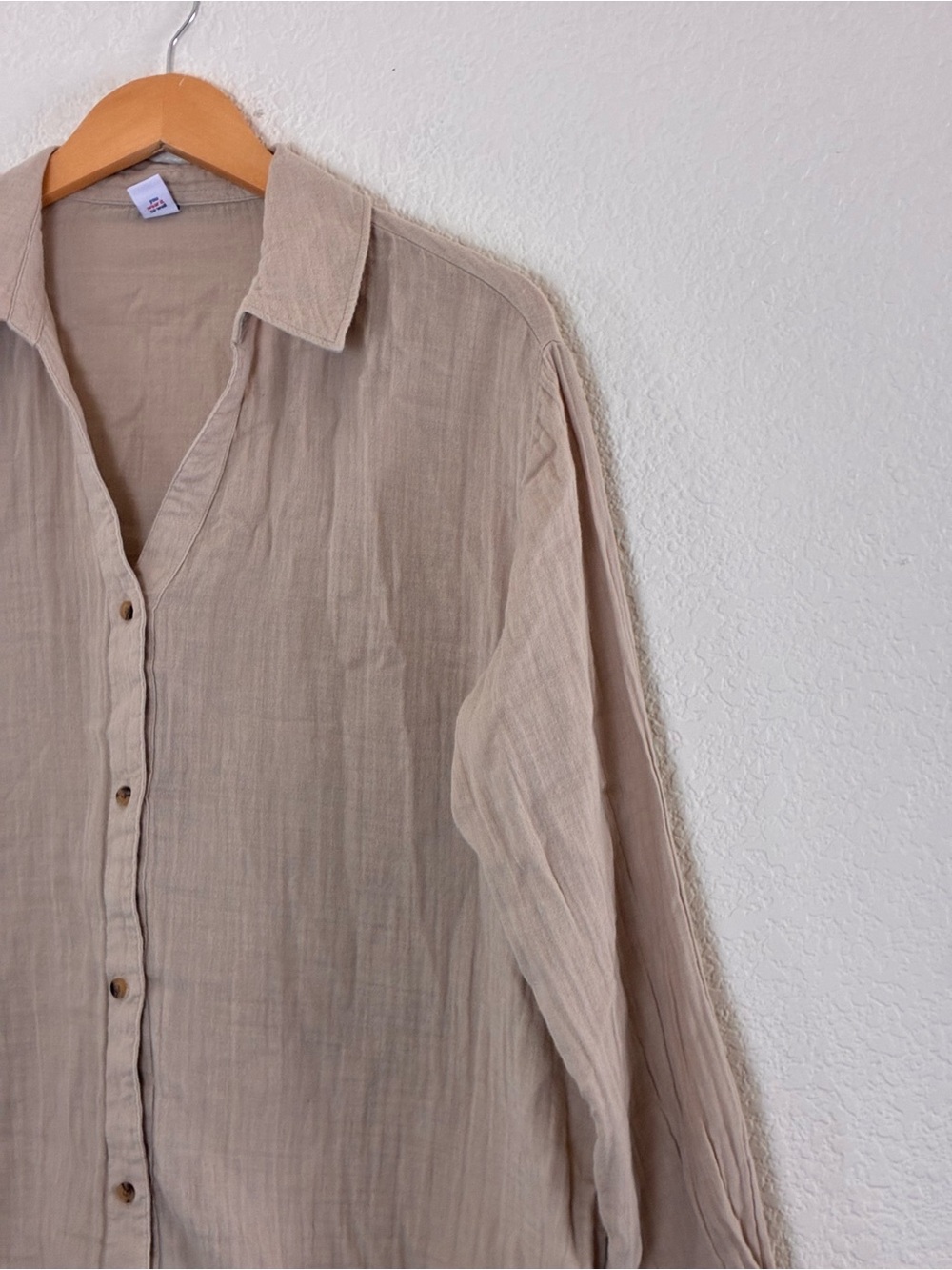 Old Navy | Long sleeve 100% cotton v-neck minimalist button up shirt size large - Picture 4 of 13